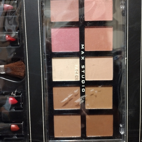 MAX Studio 34PC  Full Face Deluxe Set - Picture 3 of 4